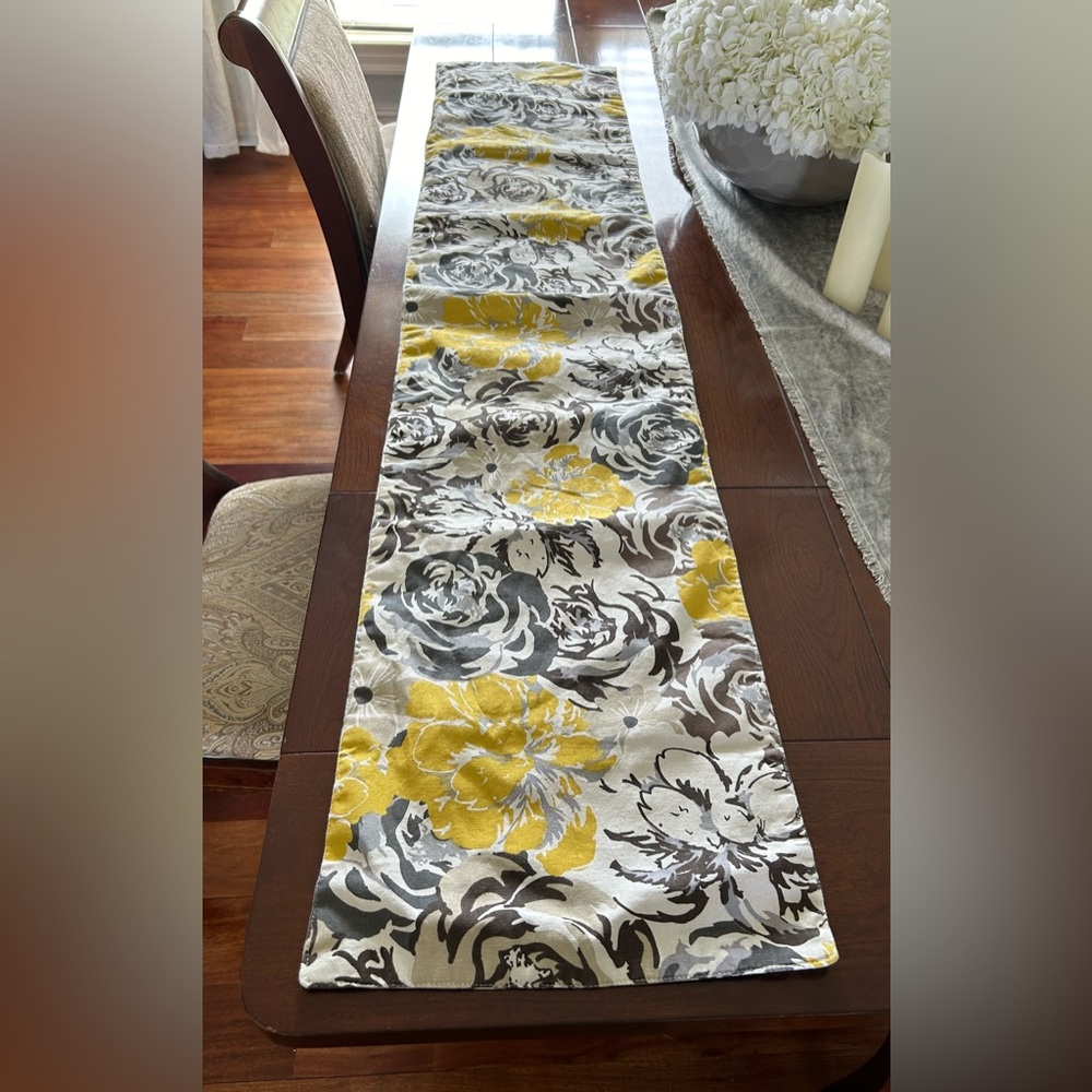 Beautiful Pattern 100% Cotton Table Runner by DOMAIN